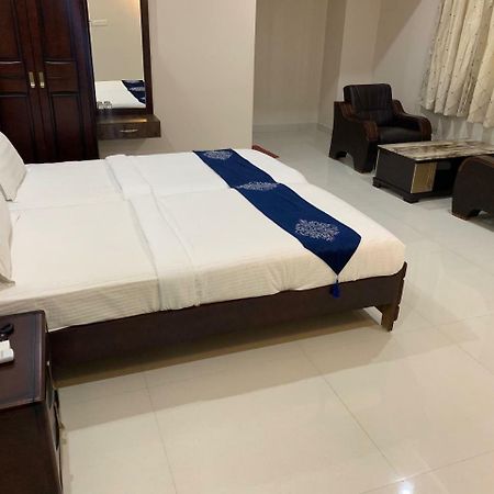 Jnr Grand Hotel Madanapalle Exterior photo