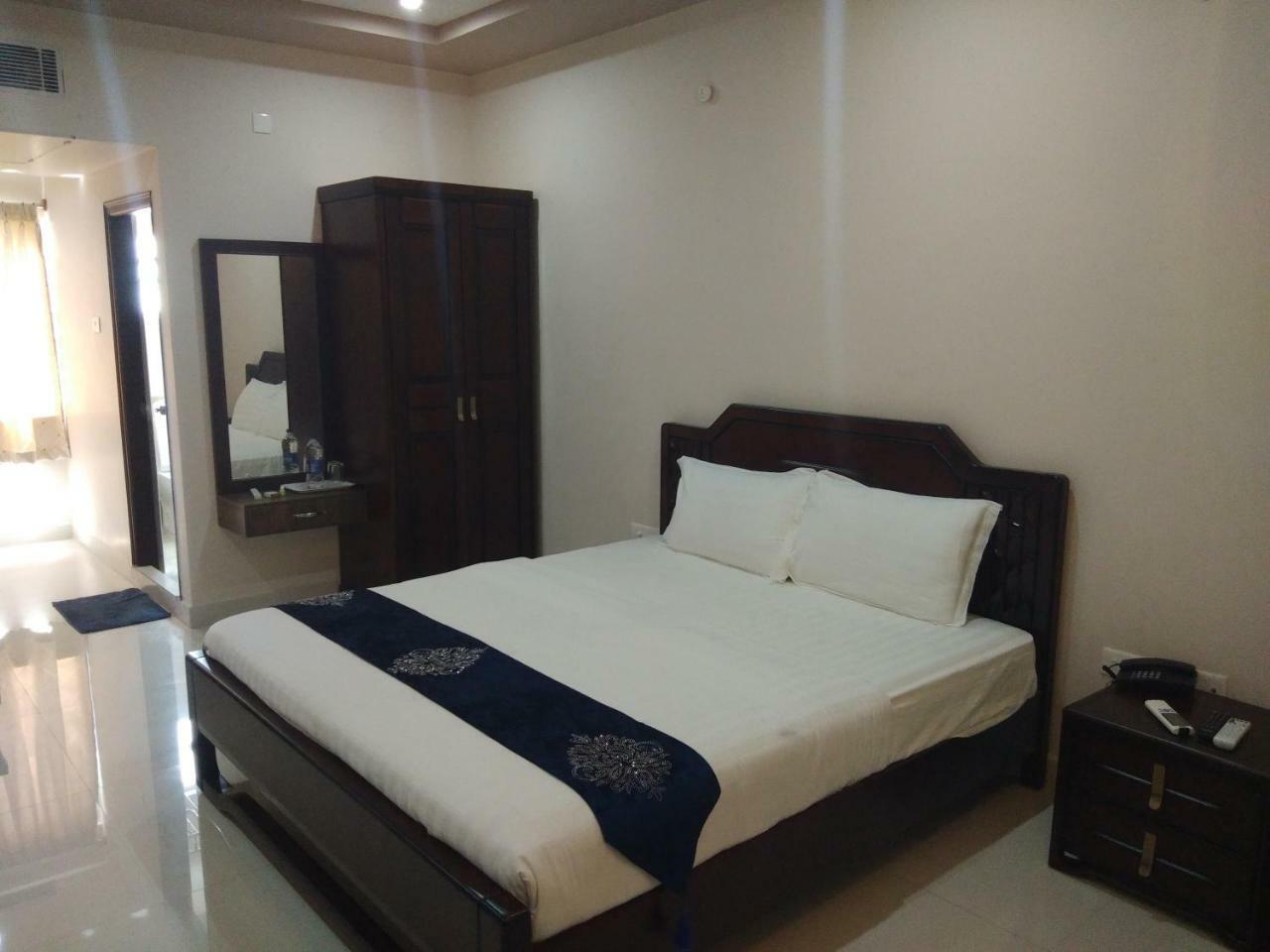 Jnr Grand Hotel Madanapalle Exterior photo