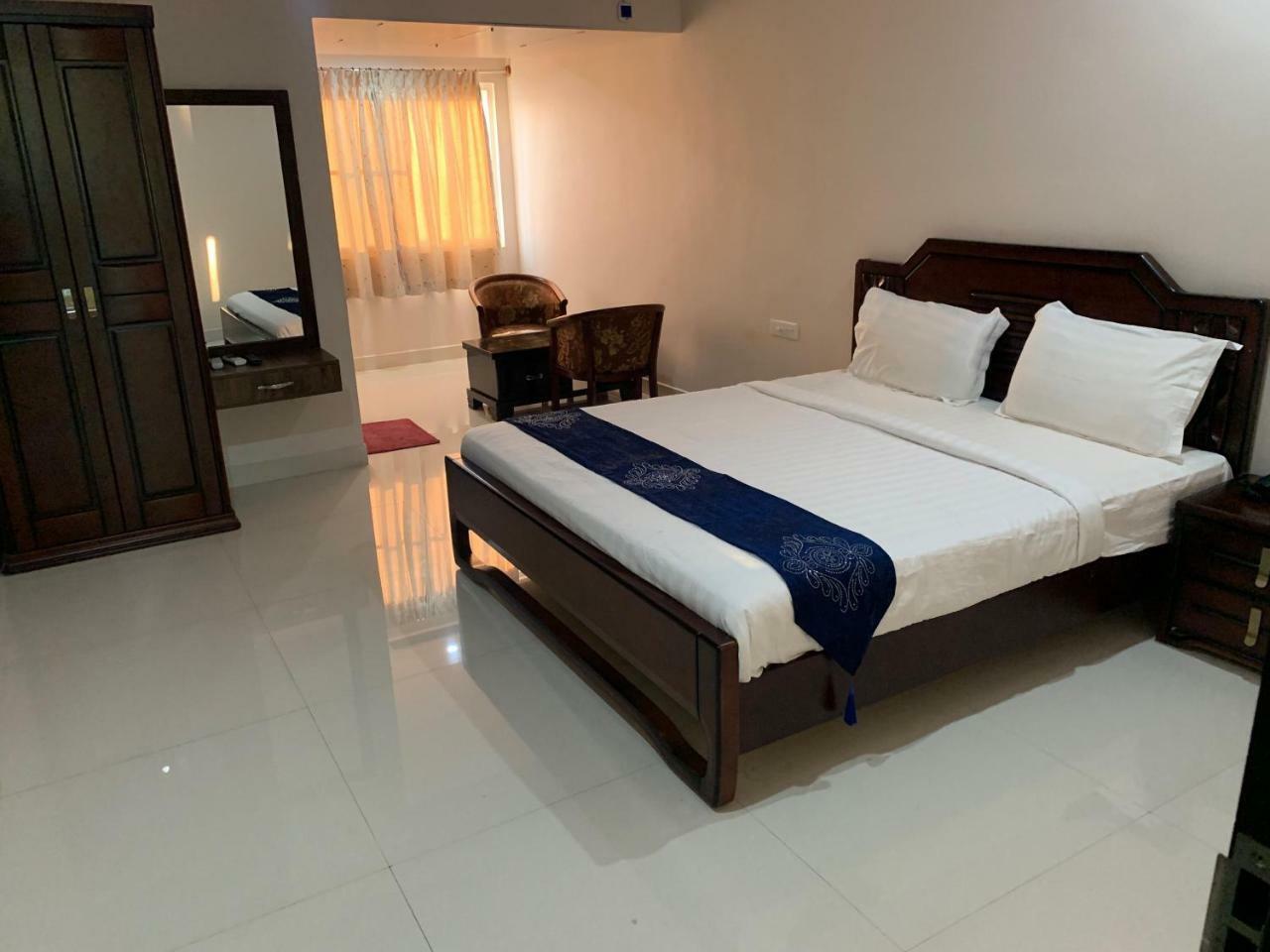Jnr Grand Hotel Madanapalle Exterior photo